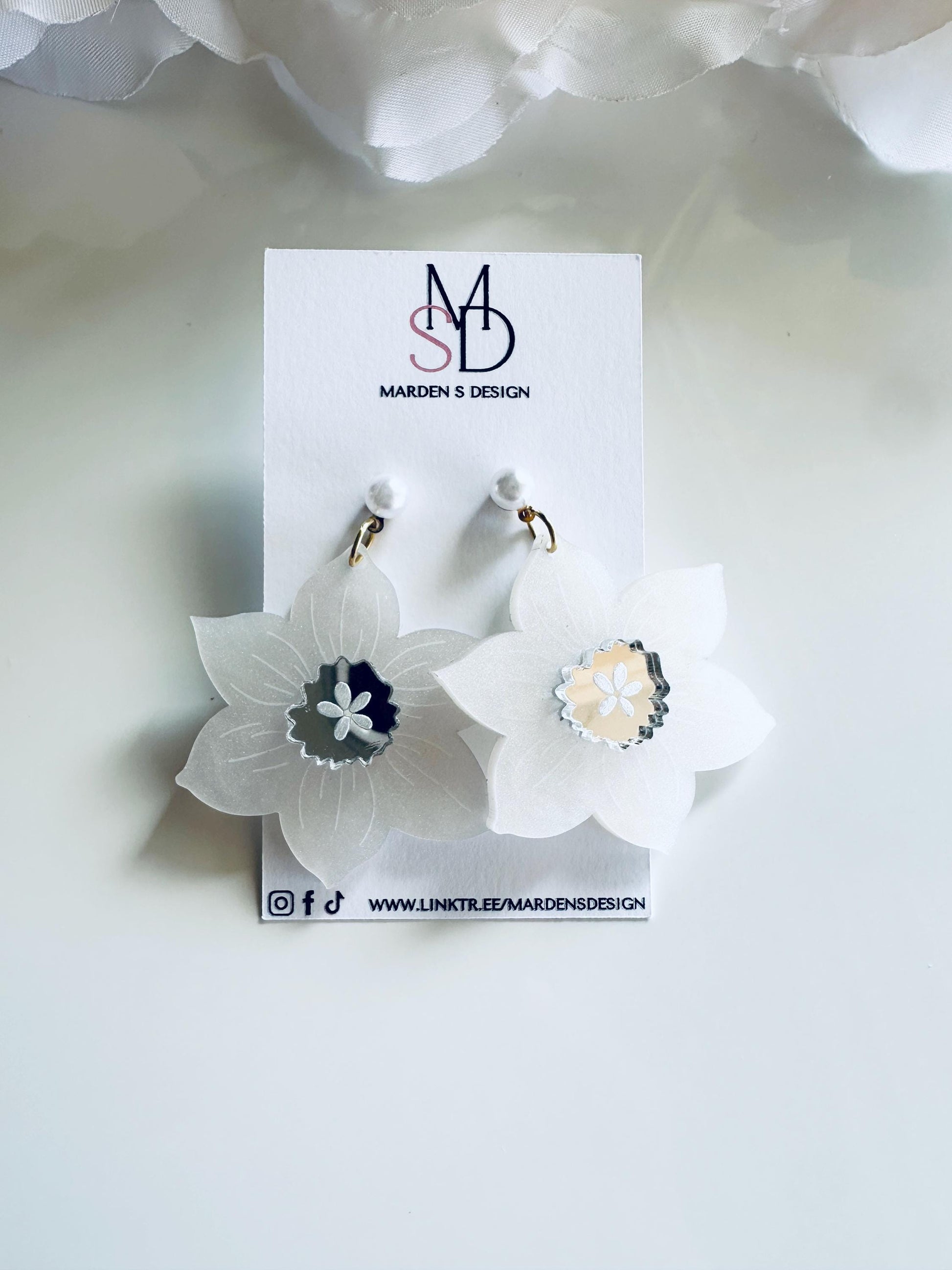 Daffodil Flower Earrings| Coastal Earrings| Dangle Earrings| Wedding Earrings|Ocean Beach Acrylic Earrings|Summer Earrings|Vacation Earrings