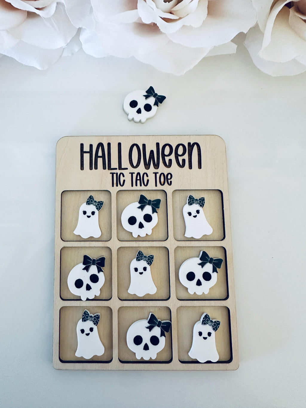 Spooky fun for everyone! 👻 This handcrafted Halloween Tic Tac Toe game features cute acrylic ghosts and glittery pumpkins on a durable ¼” maple wood board. Each set includes a velvet storage bag—perfect for family game nights, Halloween parties, or as a festive fall gift.
Handmade with love using Acrylic for vibrant color and shine.