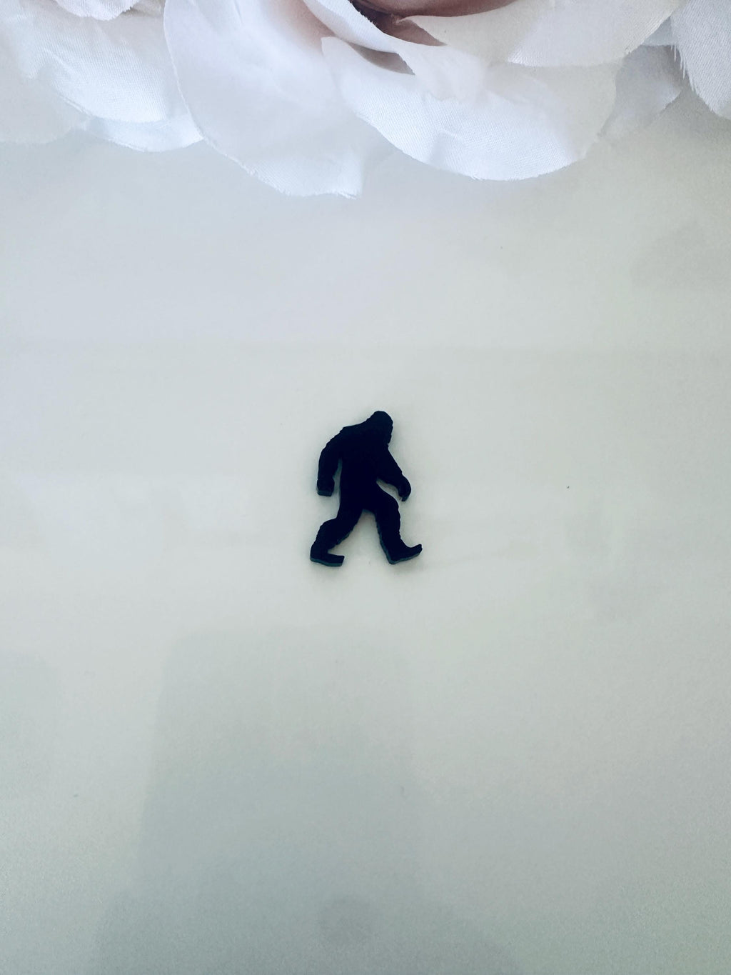 Celebrate the beauty of Washington State with this handmade Tic Tac Toe game featuring iconic apples and orcas! Crafted from maple wood and premium Houston Acrylic, this board is the perfect keepsake, gift, or travel-friendly family game. Includes a velvet storage bag for easy carrying.